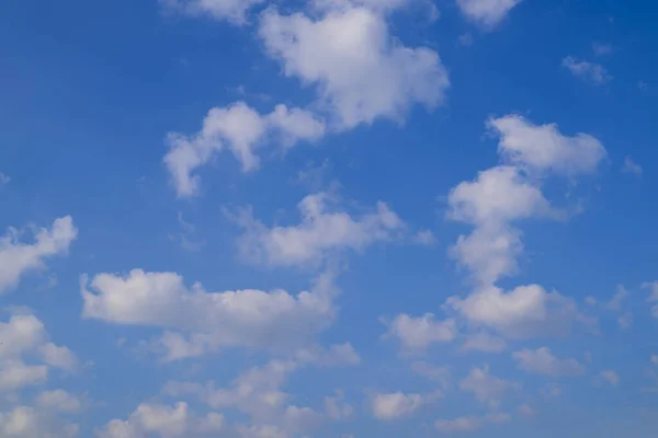Cielo Azul Con Nubes Blancas Día Fondo Natural — Foto de Stock