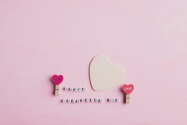 Šťastný Valentýn Abeceda Tvarem Srdce Růžovém Pozadí — Stock fotografie