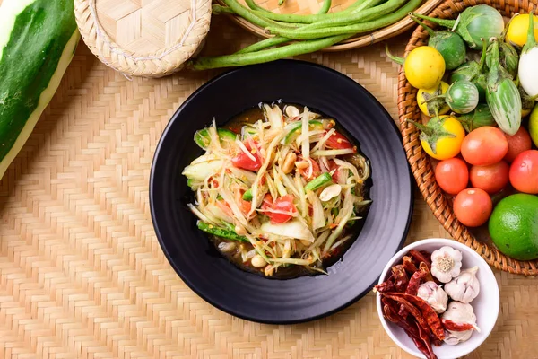 Thai Food Som Tum Spicy Green Papaya Salad Vegetables Woven — Stock Photo, Image