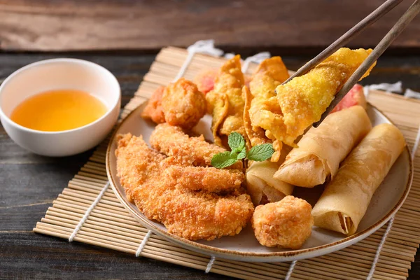 Asian Mixed Deep Fried Food Chicken Spring Roll Wonton Crab — Stock Photo, Image