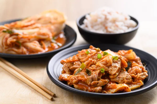 Míchané Smažené Kimchi Zelí Vepřovým Masem Vařenou Rýží Domácí Korejské — Stock fotografie