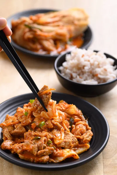 Koreaans Eten Roergebakken Kimchi Kool Met Varkensvlees Eten Met Gekookte — Stockfoto