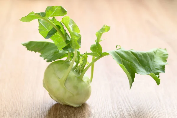 Frischer Kohlrabi Auf Holzgrund Bio Gemüse — Stockfoto