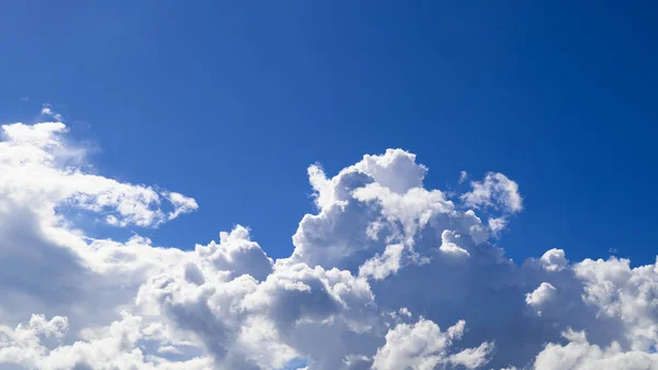 Blå Himmel Med Vita Moln Natur Bakgrund — Stockfoto