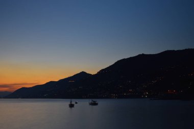 Deniz manzarası ve harika bir gün batımı