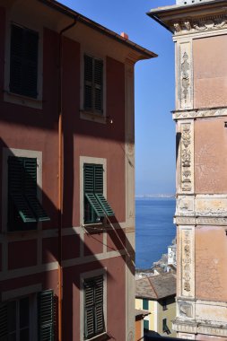 Deniz altyapısı olan karakteristik Ligurian evi