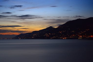 Deniz manzarası ve harika bir gün batımı