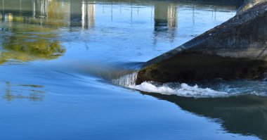 Kırsal alanda akan nehir