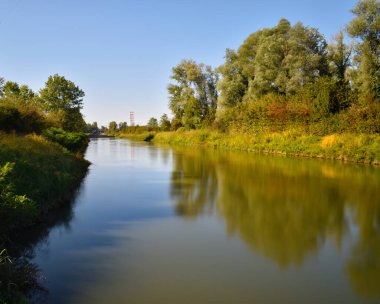 Kırsal alanda akan nehir