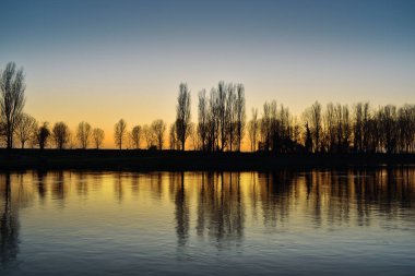 Muzza nehrinde inanılmaz bir gün batımı