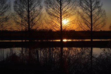Muzza nehrinde inanılmaz bir gün batımı