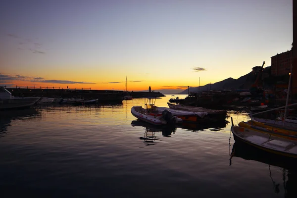 Прекрасный Восход Солнца Над Небольшим Портом Камогли Лигурии — стоковое фото