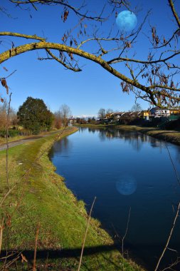Kırsalda her gün inanılmaz bir dolunay.
