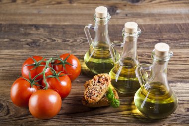 Taze zeytin yağı, baget ekmek, domates