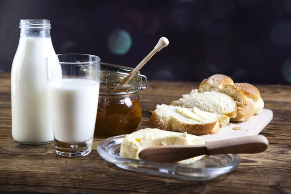 Bröd i korg — Stockfoto