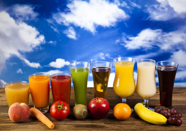 Fruits, légumes, jus de fruits, jus de légumes, aliments sains — Photo