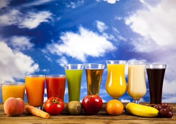 Fruit, groenten, vruchtensappen, groentesappen, gezonde voeding — Stockfoto