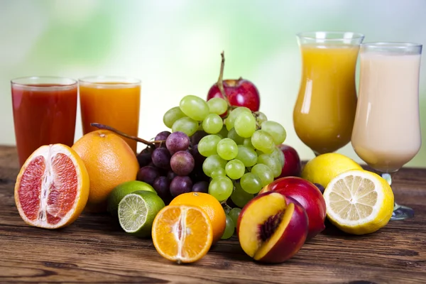 Fruits, légumes, jus de fruits, jus de légumes, aliments sains — Photo