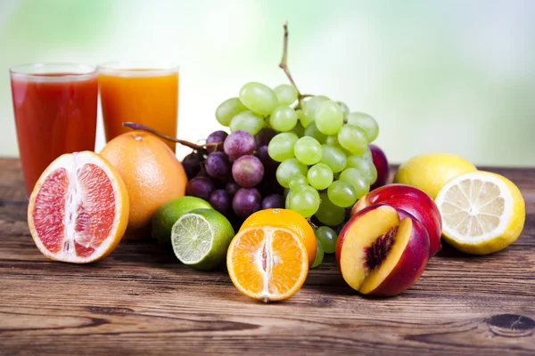 Fruits, légumes, jus de fruits, jus de légumes, aliments sains — Photo