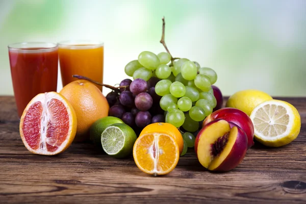 Fruits, légumes, jus de fruits, jus de légumes, aliments sains — Photo