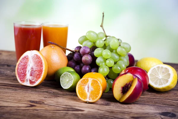 Fruits, légumes, jus de fruits, jus de légumes, aliments sains — Photo