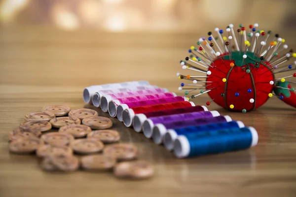 Sewing kit. Colored thread, pins, buttons, ribbons, safety pin. — Stock Photo, Image