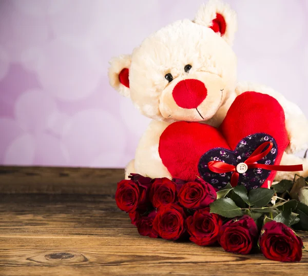 Jour d'amour, Saint Valentin, roses et un ours en peluche . — Photo