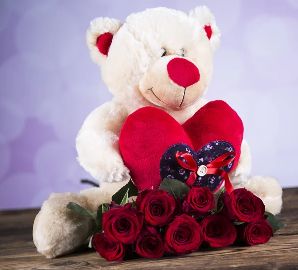 Jour d'amour, Saint Valentin, roses et un ours en peluche . — Photo