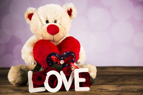 Day of love, Valentine's Day, roses and a teddy bear. — Stock Photo, Image