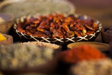 Baharat ve otlar ile sorunsuz doku