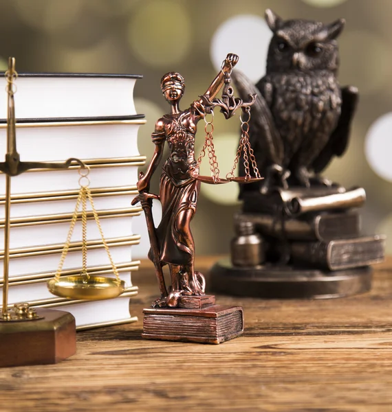 Golden scales of justice, books, Statue of Lady Justice. Owl and paragraph — Zdjęcie stockowe