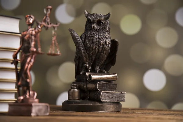Golden scales of justice, books, Statue of Lady Justice. Owl and paragraph — Stok fotoğraf