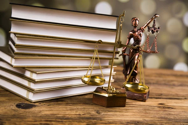 Golden scales of justice, books, Statue of Lady Justice. Owl and paragraph — Stockfoto
