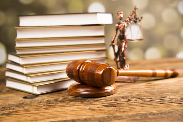 Golden scales of justice, books, Statue of Lady Justice. Owl and paragraph — Stockfoto