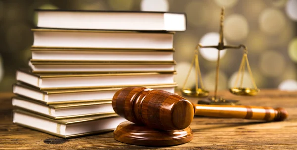 Golden scales of justice, books, Statue of Lady Justice. Owl and paragraph — Stockfoto