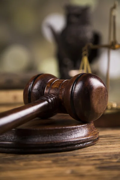 Golden scales of justice, books, Statue of Lady Justice. Owl and paragraph — Stock Photo, Image