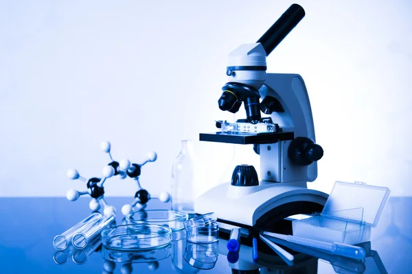 Vidrio de laboratorio, concepto de ciencia química — Foto de Stock