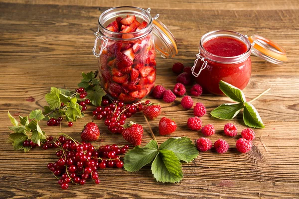 Forest fruit jam Jars of jam, fruit Jars of preserves, jams, fruit