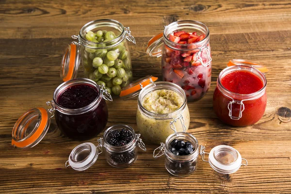 Forest fruit jam Jars of jam, fruit Jars of preserves, jams, fruit — Stock Photo, Image