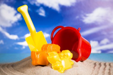 Tatil, kum, kum, parmak arası terlik renkli kabuklar, yüzme için kemer için renkli kalıplar