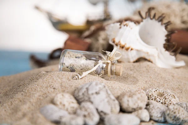 Holiday by the sea, fishing, nets, shells, magnifying glass and binoculars, compass — Stock Photo, Image