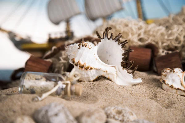 Holiday by the sea, fishing, nets, shells, magnifying glass and binoculars, compass — Stock Photo, Image