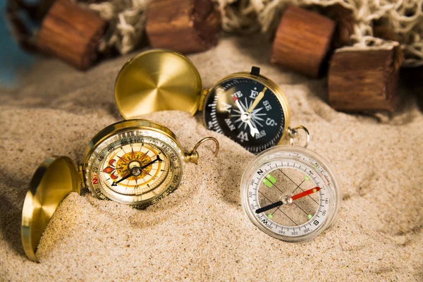 Holiday by the sea, fishing, nets, shells, magnifying glass and binoculars, compass — Stock Photo, Image