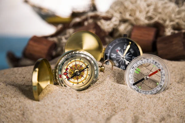 Holiday by the sea, fishing, nets, shells, magnifying glass and binoculars, compass — Stock Photo, Image