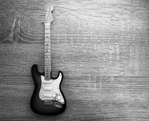 Castanho e branco (clássico), mini guitarra — Fotografia de Stock