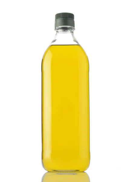 Flasche Olivenöl auf weißem Hintergrund, aufgenommen im Studio — Stockfoto