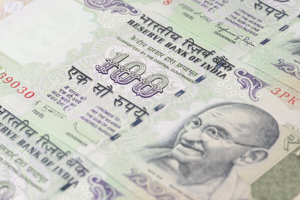 Сто индийских рупий
