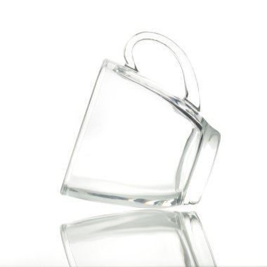 Şeffaf camdan çay bardağı.