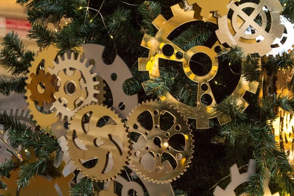 The Christmas tree is decorated with Golden gears . Close up. Christmas background — Fotografia de Stock