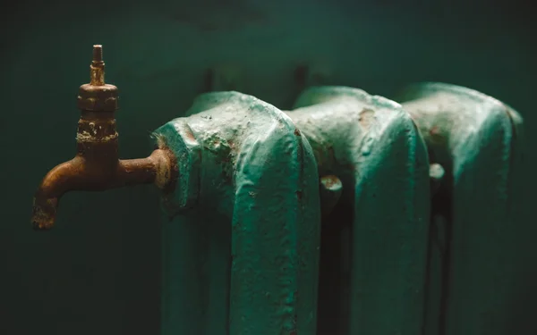 Yeşil Paited eski demir pil ile sarı bakır dokunun; Tonda